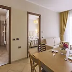 Anghel Apartmanhotel 3*